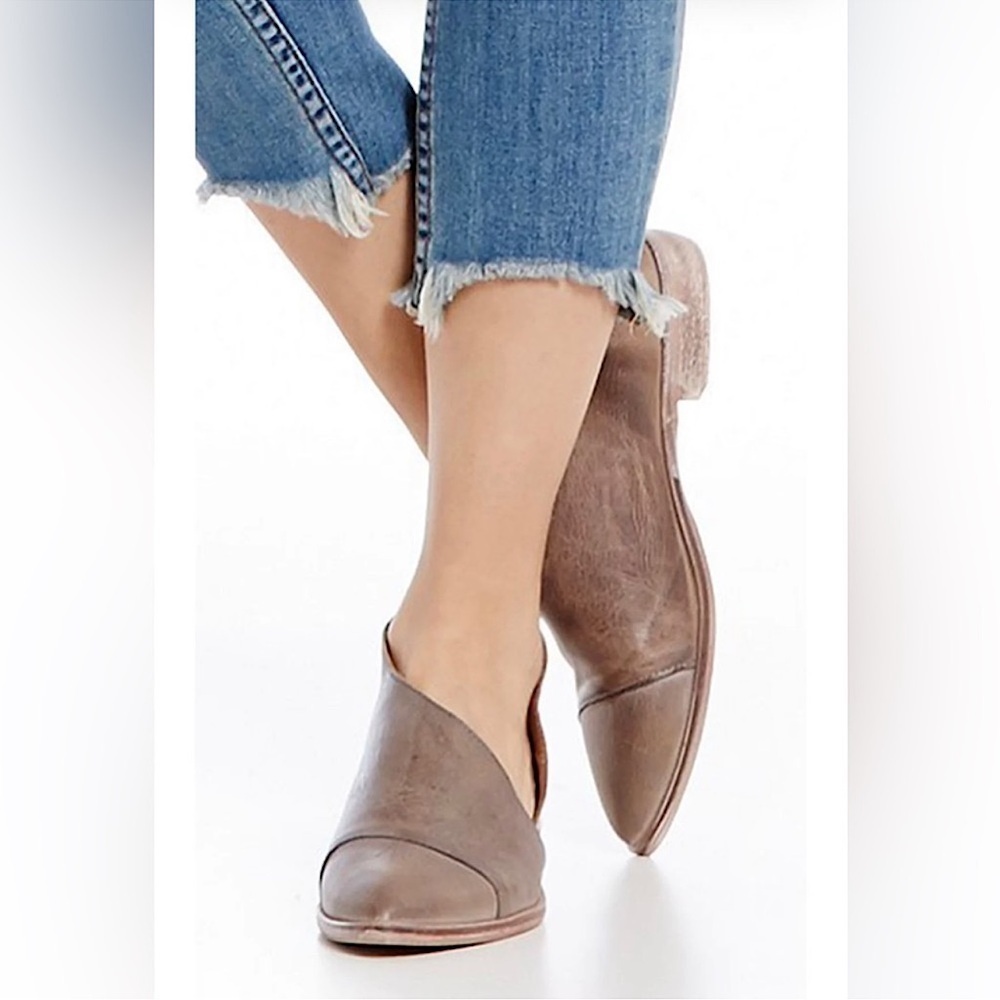 Free People Royale Flat Taupe Brown Leather Slip On Made Spain Sz 37 US 7